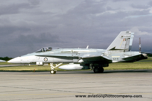 RAAF 75 Squadron McDonnell Douglas F/A-18A A21-10 (2001)