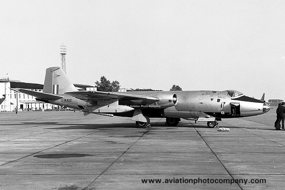 RAF A&AEE English Electric Canberra TT.18 WJ632 (1969)