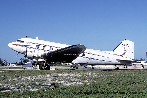 Douglas C-47 Dakota N37FL (1981)