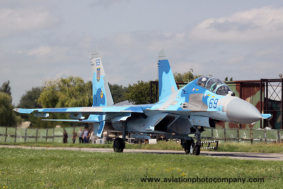 Ukrainian Air Force Sukhoi Su-27 69 blue at Myrhorod (2011)