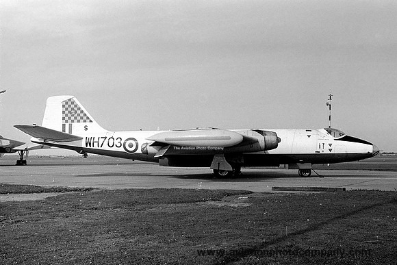 RAF 100 Squadron English Electric Canberra T.4 WH703 (1979)