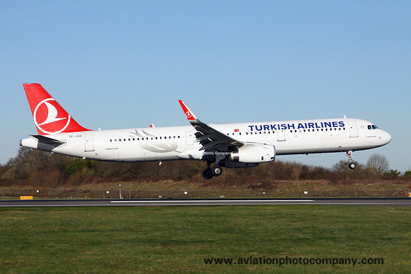 Turkish Airlines Airbus A321-200 TC-JSO at Manchester (2016)