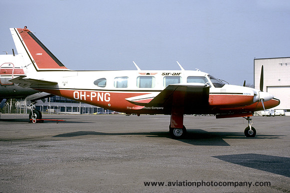 Sir Air Piper PA-31 Navajo OH-PNG (1982)
