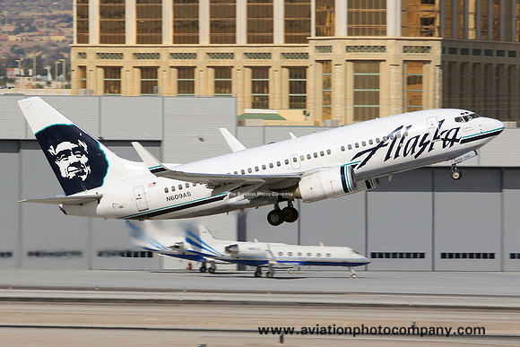Alaska Airlines Boeing 737-700 N609AS at Las Vegas IAP (2014)