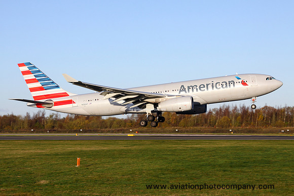 American Airlines Airbus A330-200 N284AY at Manchester (2015)