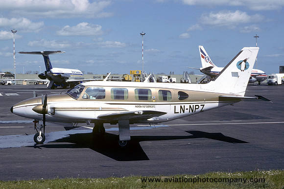 Norsk Flytjenestre Piper PA-31 Navajo LN-NPZ at Newcastle (1981)