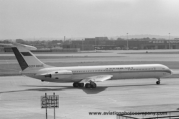 Aeroflot Ilyushin Il-62 CCCP-86690 at Heathrow (1973)