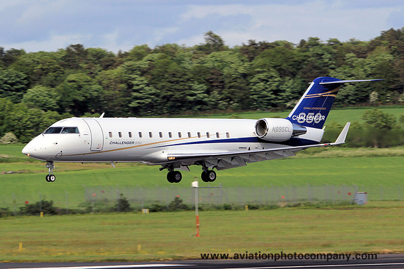 Bombardier Challenger 850 N895CL at Prestwick (2013)