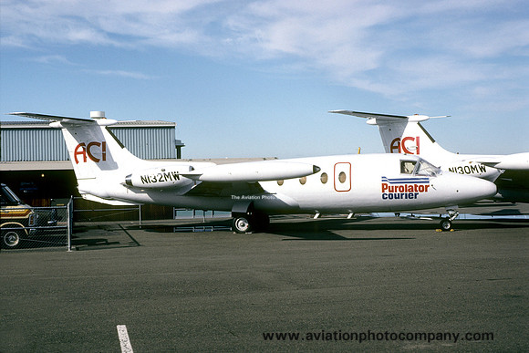 Purolator Courier HFB-320 Hansajet N132MW (1982)