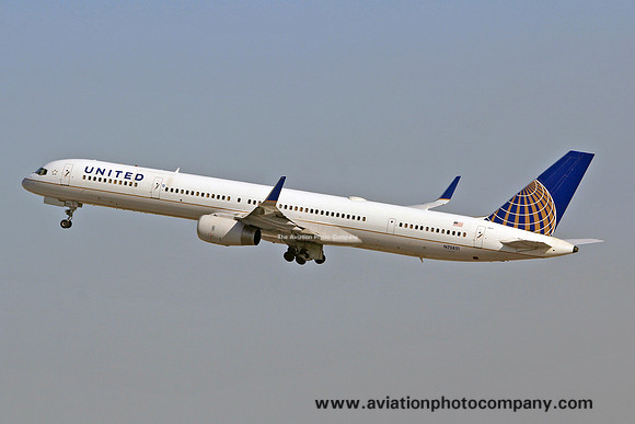 United Airlines Boeing 757-300 N75851 at Los Angeles IAP (2014)