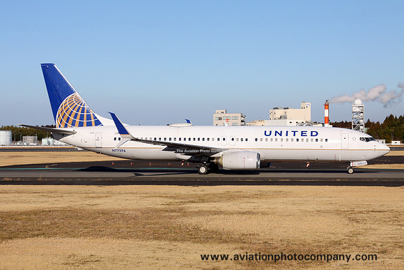 United Airlines Boeing 737-800 N77296 at Tokyo Narita (2016)