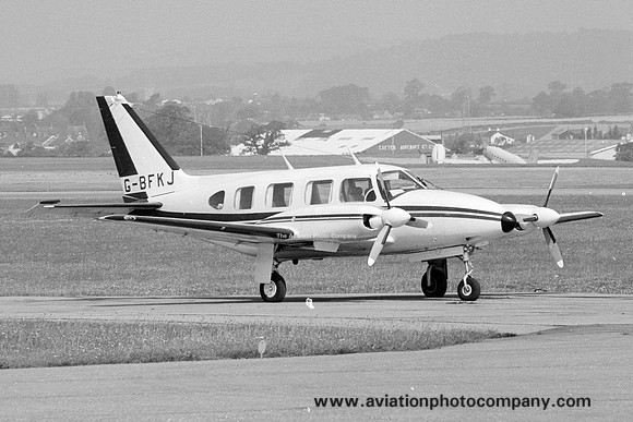Piper PA-31 Navajo G-BFKJ (1978)