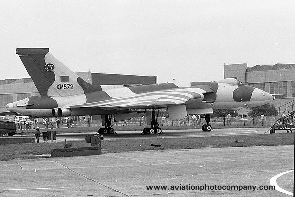 RAF 35 Squadron Avro Vulcan B.2 XM572 (1979)