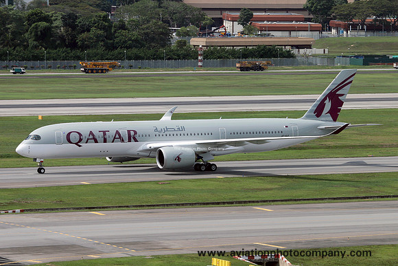 Qatar Airways Airbus A350-900 A7-ALF at Singapore IAP (2016)