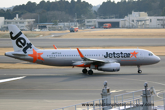 Jetstar Japan Airbus A320-200 JA17JJ at Tokyo Narita (2015)