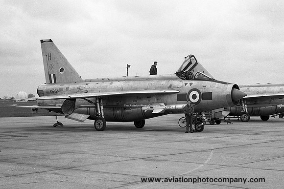 RAF 5 Squadron English Electric Lightning F.6 XS922/H with Maltese cross marks (1968)
