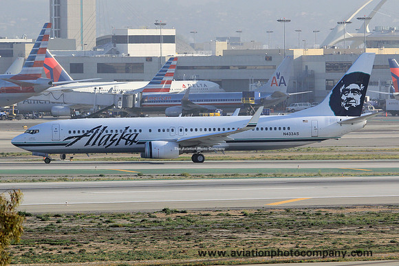 Alaska Airlines Boeing 737-900 N433AS at Los Angeles IAP (2014)
