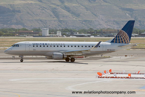 United Airlines Express Embraer EJR-175 N122SY at Salt Lake City (2015)