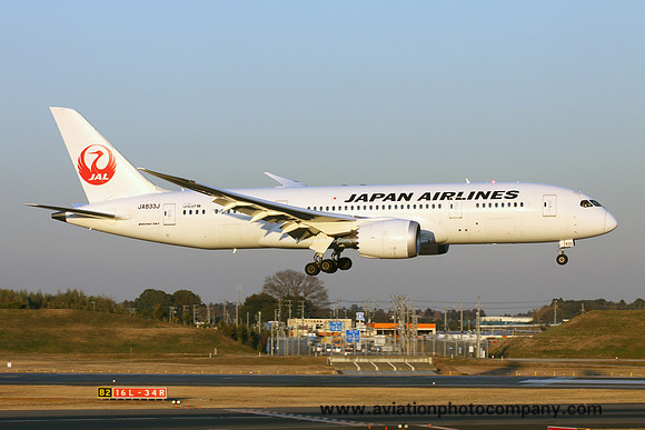 Japan Airlines Boeing 787-8 JA833J (2016)