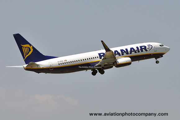 Ryanair Boeing 737-800 EI-ESX at Manchester (2013)