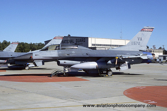 USAF Virginia ANG 149 TFS General Dynamics F-16D Fighting Falcon 85-1572/VA (1992)