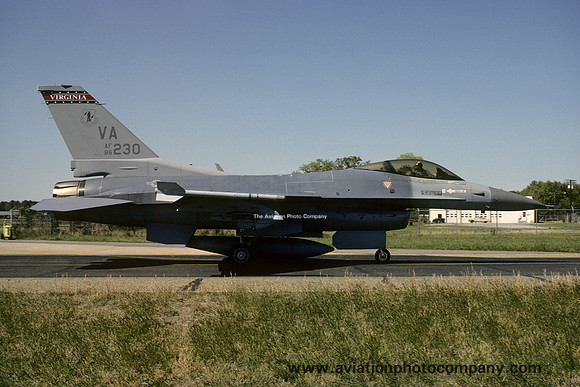 USAF Virginia ANG 149 TFS General Dynamics F-16C Fighting Falcon 86-0230/VA (1992)
