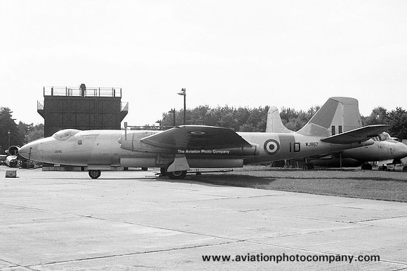 RAF ETPS English Electric Canberra T.4 WJ867 at Farnborough (1961)