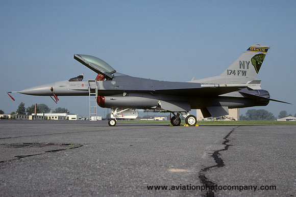 USAF New York ANG 174 FW General Dynamics F-16C Fighting Falcon 84-1242 (2001)
