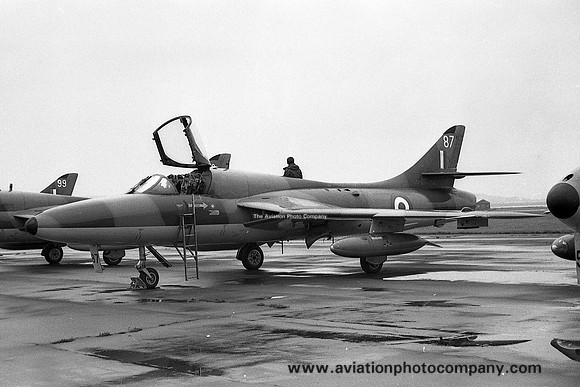RAF 229 OCU Hawker Hunter T.7 XL618/87 (1970)