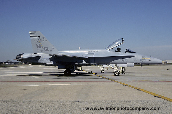 US Marines VMFA-321 McDonnell Douglas F/A-18A Hornet 161960/MG-00 (1992)