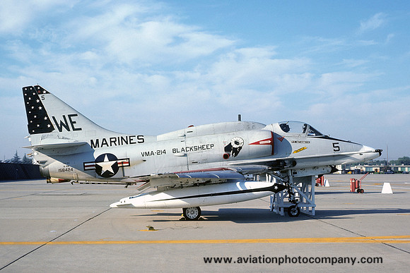 USMC VMA-214 Douglas A-4M Skyhawk 158424/WE-5 (1975)
