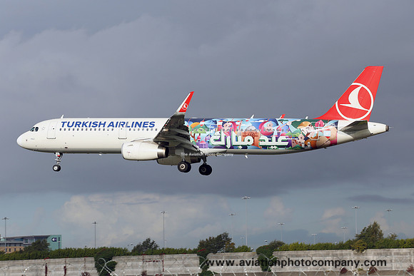 Turkish Airlines Airbus A321-200 TC-JSL at Manchester (2015)