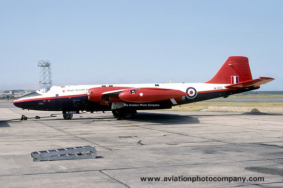 Royal Aircraft Establishment English Electric Canberra T.4 WJ992 (1983)