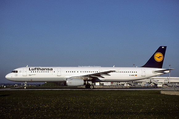 Lufthansa Airbus A321-200 D-AISC at Munich (2000)