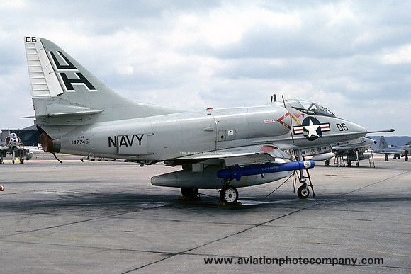 US Navy VC-7 Douglas A-4C Skyhawk 147745/UH-06 (1975)