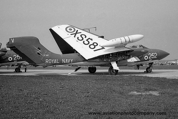 Royal Navy 893 Squadron De Havilland Sea Vixen FAW.2 XS587/V252 (1967)