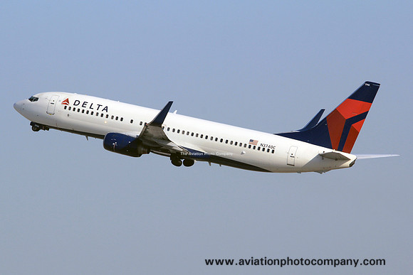 Delta Airlines Boeing 737-800 N3740C at Los Angeles IAP (2014)
