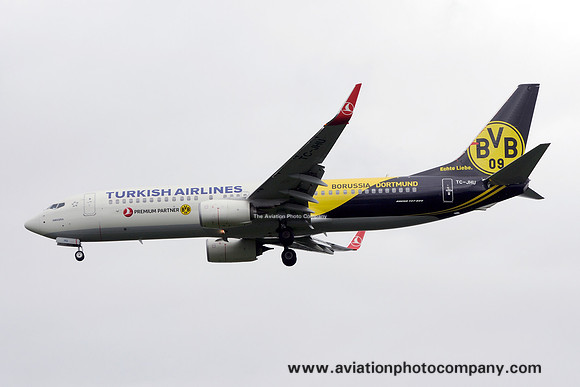 Turkish Airlines Boeing 737-800 TC-JHU in Borussia Dortmund colour scheme at Manchester (2013)