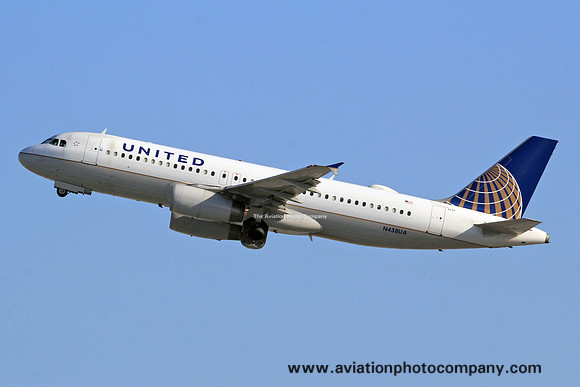 United Airlines Airbus A320-200 N438UA at Los Angeles IAP (2014)