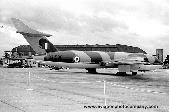 RAF 57 Squadron Handley Page Victor B.1A XH590 (1965)