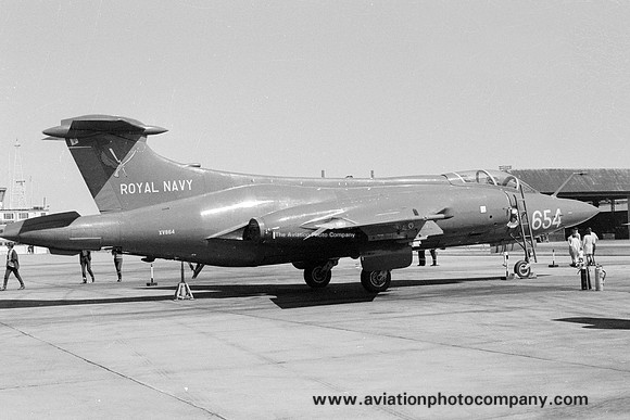 Royal Navy 736 Squadron Blackburn Buccaneer S.2 XV864 (1971)