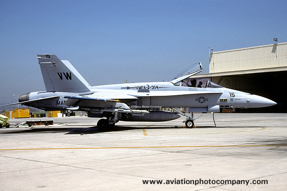 US Marines VMFA-314 McDonnell Douglas F/A-18A Hornet 162420/VW-15 (1991)