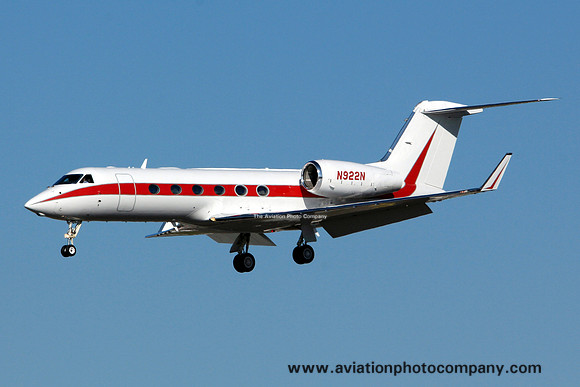 Gulfstream 450 N922N at San Diego IAP (2013)