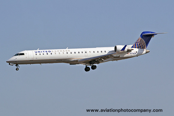 United Express Canadair CRJ-700 N716SK at Los Angeles IAP (2014)