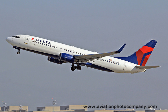Delta Airlines Boeing 737-800 N3764D at Los Angeles IAP (2014)