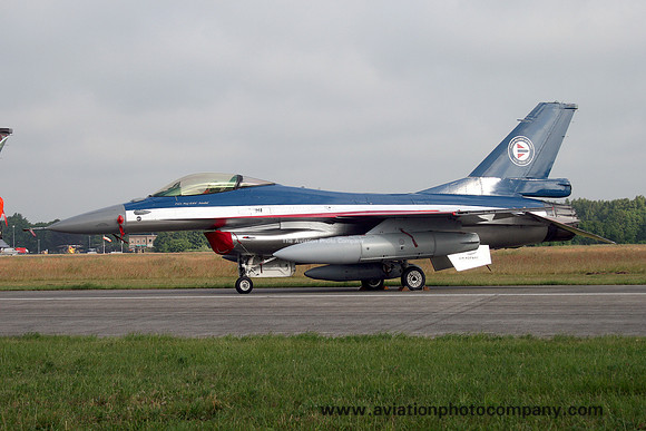 Norwegian Air Force FLO GD F-16AM 686 at the Volkel Airshow (2013)