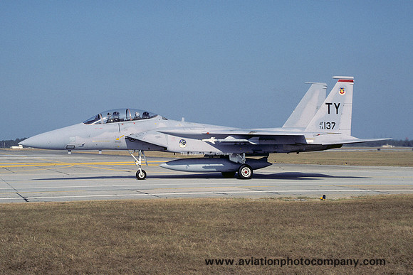 USAF 325 TTW 1 TFTS McDonnell Douglas F-15B Eagle 74-0137/TY (1984)