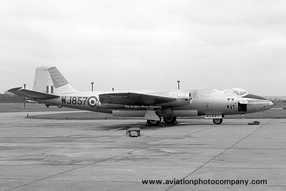 RAF 231 OCU English Electric Canberra T.4 WJ857