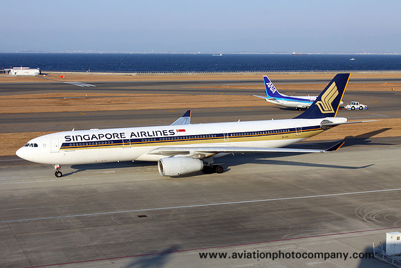 Singapore Airlines Airbus A330-300 9V-STL (2016)