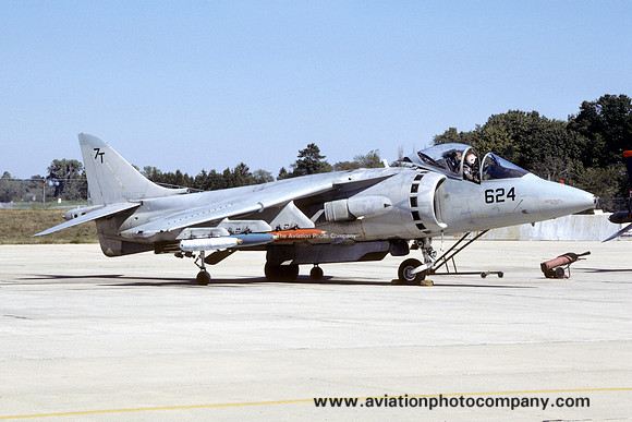 US Marines NATC McDonnell Douglas AV-8B Harrier 161399/7T-624 (1985)